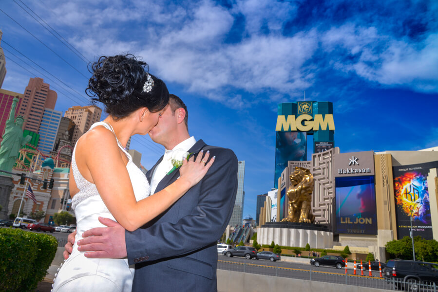 Vegas Limo Photo Tour couple in front of Mgm lion - 147 - Vegas Photo Tour -