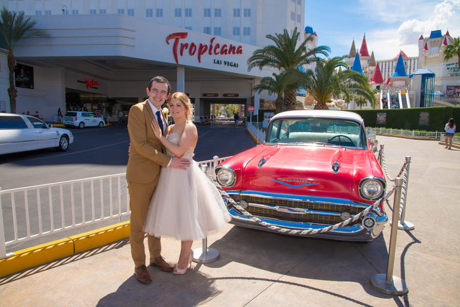 Vegas limo photo tour in front of tropicana - 127 - Vegas Photo Tour -