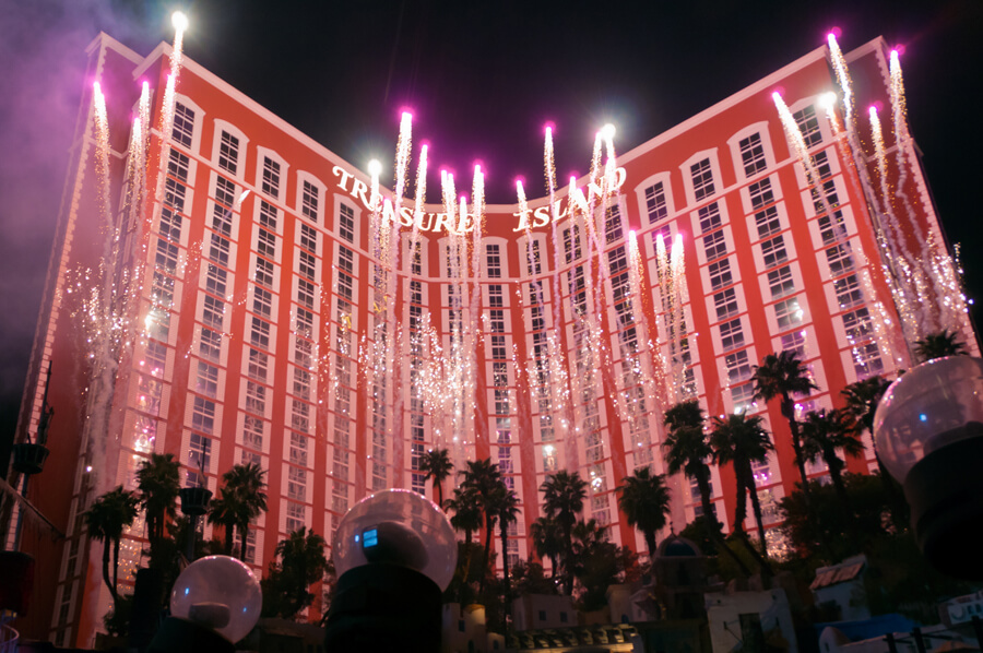 treasure island night - 161 - Vegas Photo Tour -