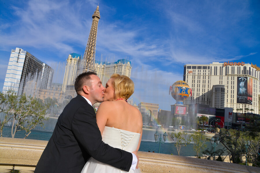 vegas limo photo tour couple in front of bellagio fountains with eiffel tower background - 157 - Vegas Photo Tour -