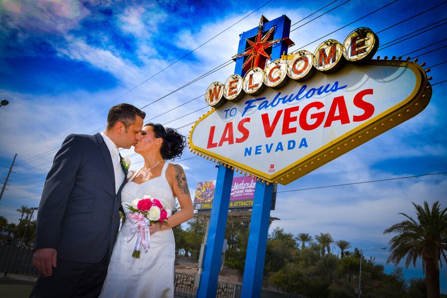 vegas limo photo tour couple in front of las vegas sign - 145 - Vegas Photo Tour -